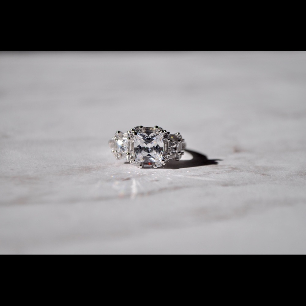 sterling silver ring with CZ - Picture 4 of 8